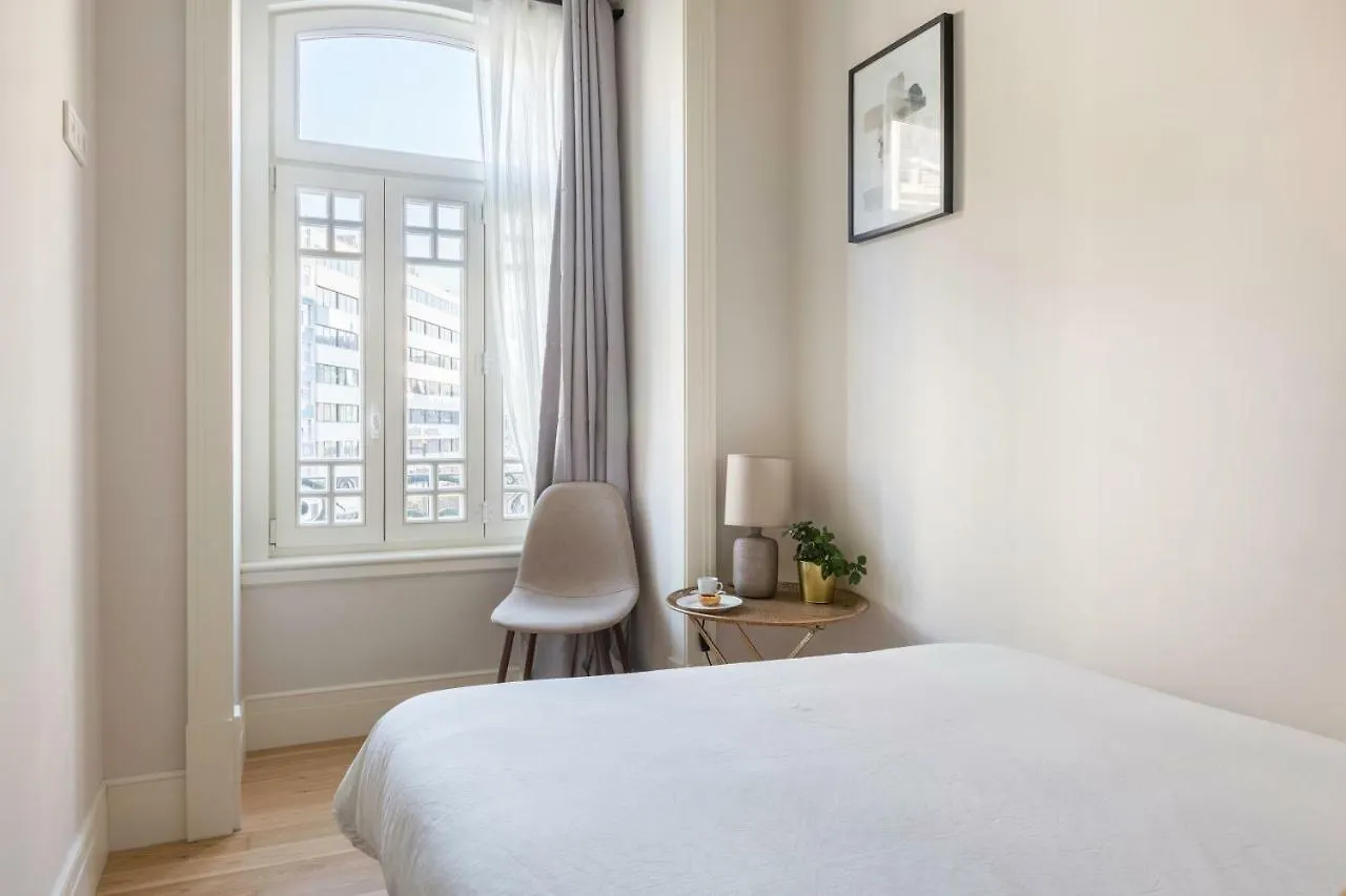 Cosy Marques De Pombal Apartment Lisbona